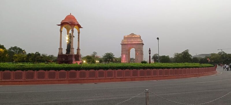 New Delhi: Private New and Old Delhi Sightseeing Tour Car - Tour Features