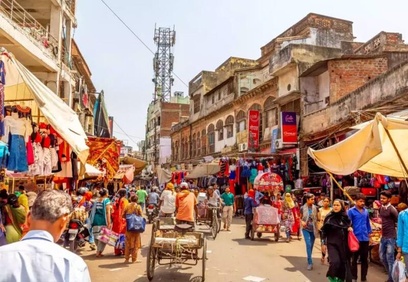 New Delhi: Shopping Tour With Private Guide and Transfer - Private Guide Assistance