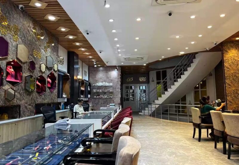 New Delhi: Shopping Tour With Private Guide and Transfer - Shopping Experience