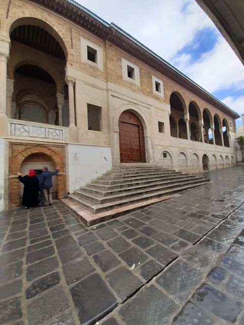 NEW: Enjoy Sidibousaid, Medina and Delectable Tunisian Fare - Tour Inclusions and Amenities