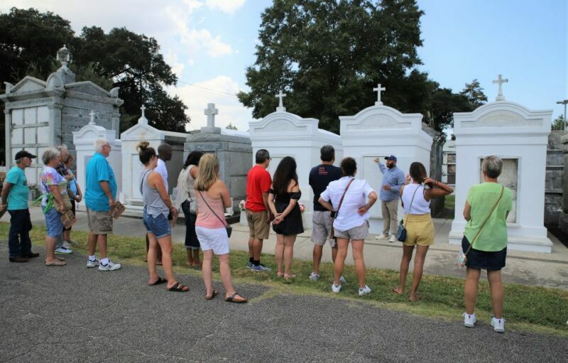 New Orleans: 2-Hour 15-Minute City and Cemetery Tour by Bus - An In-Depth Look at the Tour Experience