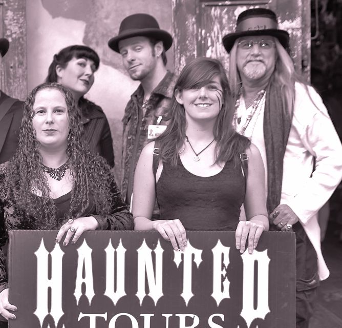 New Orleans: 5 in 1 Ghost & Mystery Evening Tour - Meeting Point and Drinks