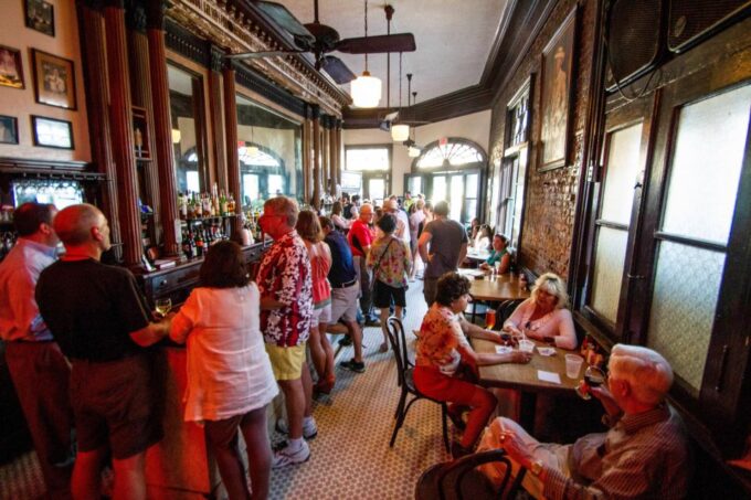 New Orleans: Afternoon Cocktail Walking Tour With Drinks - Guided Walking Tour Experience