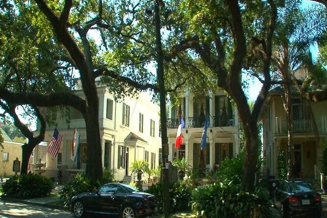 New Orleans City and Cemetery Bus Tour - Neighborhood Highlights