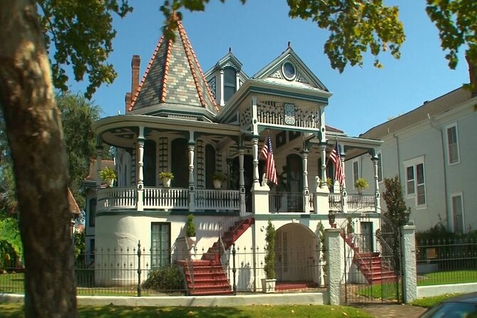 New Orleans City and Cemetery Bus Tour - Informative Guides