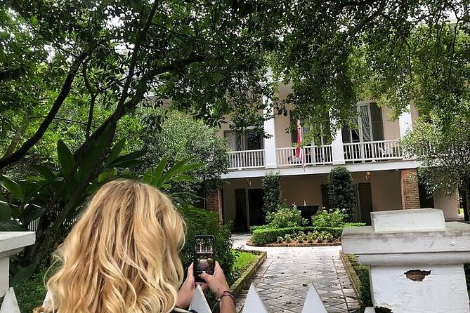 New Orleans City and Cemetery Tour With Garden District Stroll - Exploring New Orleans Rich History