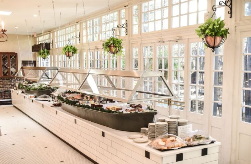 New Orleans: Court of Two Sisters Jazz Brunch Buffet - Live Music and Atmosphere
