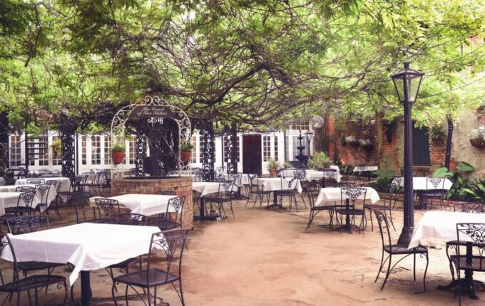 New Orleans: Court of Two Sisters Jazz Brunch Buffet - Reservation and Cancellation