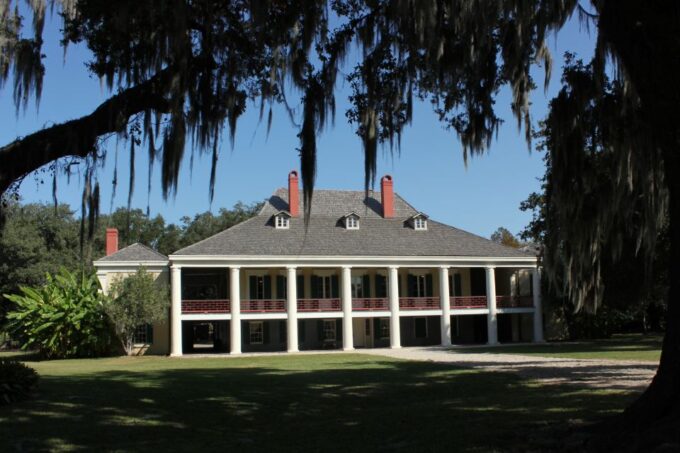 New Orleans: Destrehan Plantation, Houmas House & Lunch - Plantation Architecture and History