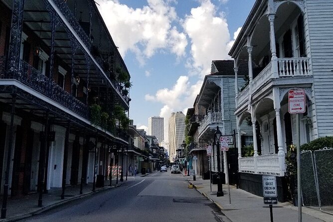 New Orleans French Quarter and Garden District Bike Tour - Visiting Lafayette Cemetery