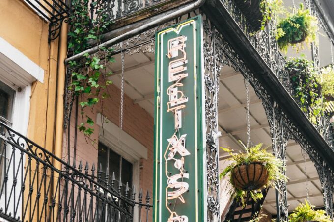 New Orleans: French Quarter Food Tour With Tastings - Tour Duration and Group Size