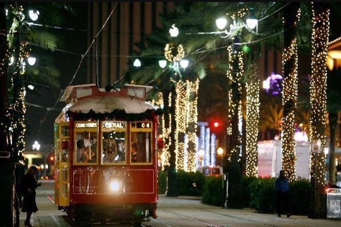 New Orleans French Quarter: Seasonal Christmas Tour - Guide Expertise