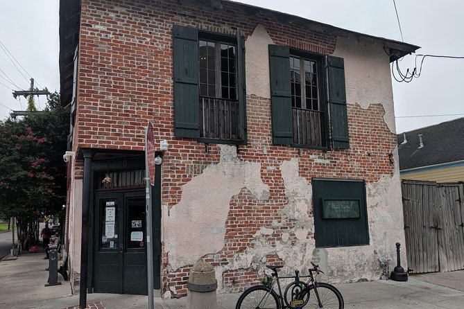 New Orleans Frenchmen Street Nightlife, Drinks & Live Music Tour - Taking in Live Music