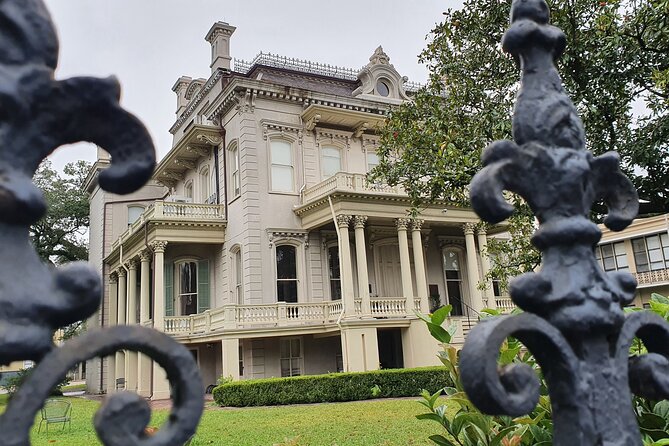 New Orleans Garden District and Cemetery Bike Tour - Bicycle and Helmet Inclusions