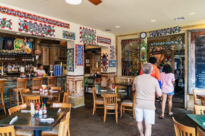 New Orleans: Garden District Food, Drinks & History Tour - Tour Logistics
