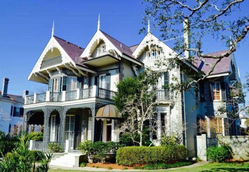 New Orleans: Garden District & Lafayette Cemetery gates Tour - Key Points