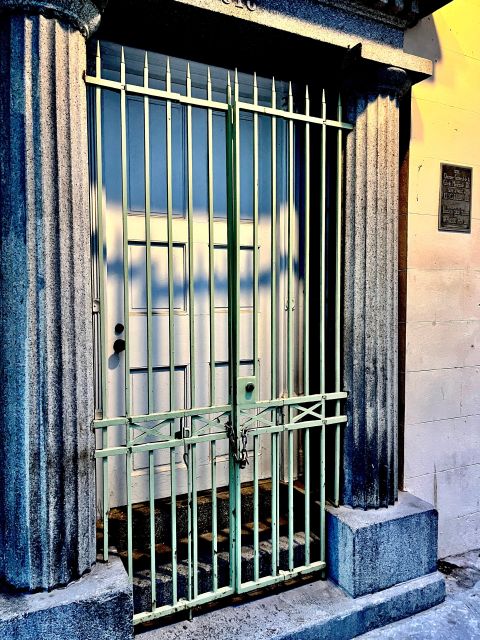 New Orleans Haunted Legends and Scandals Small Group Tour - Historical Landmarks and Structures
