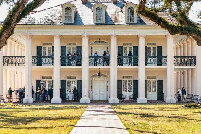 New Orleans: Oak Alley Plantation & Airboat Swamp Combo Tour - Likely to Sell Out