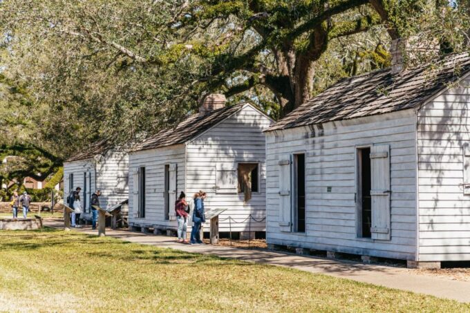 New Orleans: Oak Alley Plantation & Airboat Swamp Combo Tour - Free Cancellation