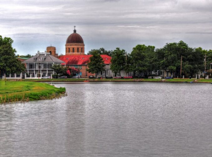 New Orleans: Traditional City and Estate Tour - Visiting Historic Mansions