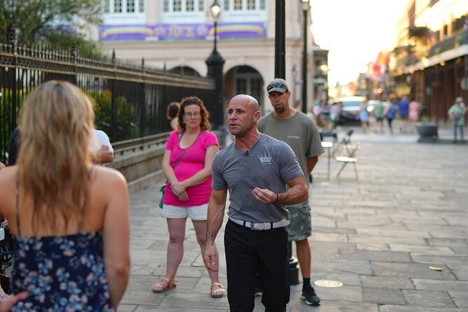 New Orleans True Crime and Coffee Walking Tour: Adults Only - Enjoying a Local Coffee Break