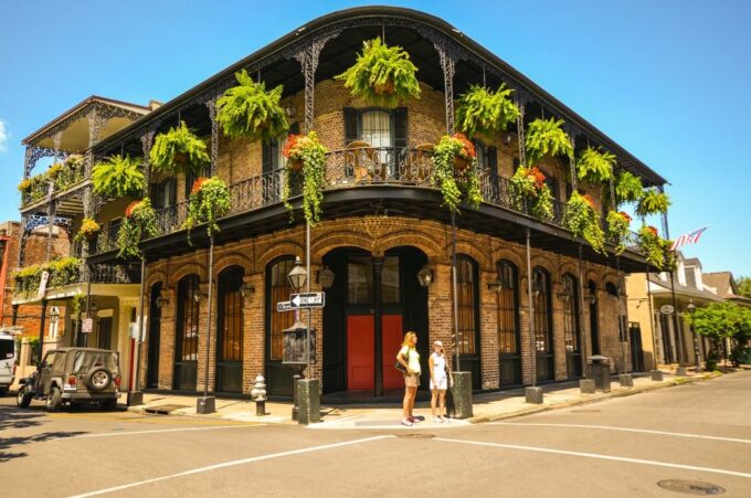 New Orleans: Voodoo, Mystery and Paranormal Tour - Exploring the Dark Side of the French Quarter