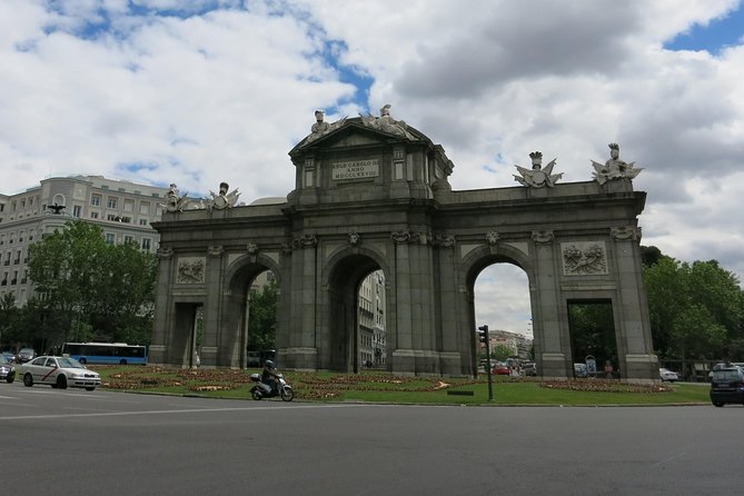 New Routes! Private Panoramic Tour Madrid With Tour Guide - Luxury Vehicle Experience