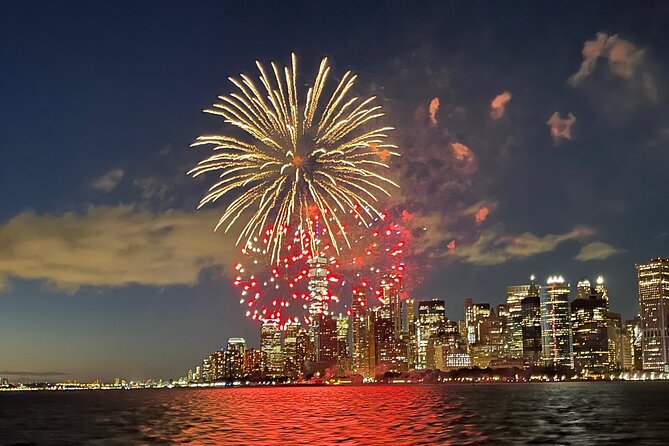 New York City 4th of July Fireworks Luxury Boat Tour - Meeting Point and Itinerary Details