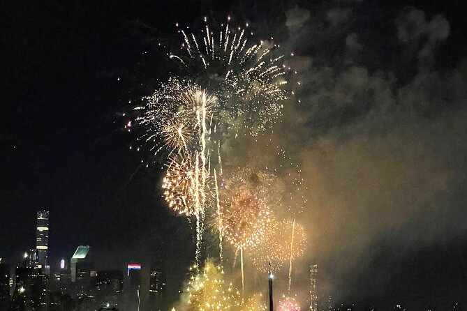 New York City 4th of July Fireworks Luxury Boat Tour - Traveler Participation and Group Experience