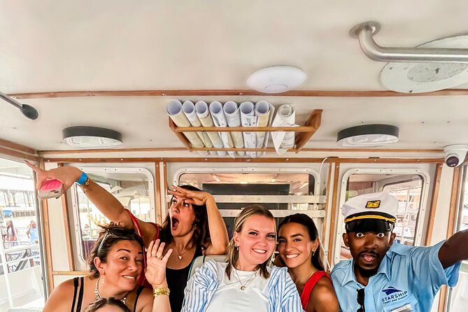 New York City 90-Minute Cruise: Lady Liberty, Bridges and Skyline - Dining and Beverage Options