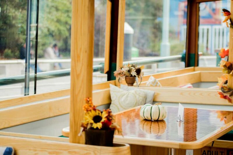 New York City: Afternoon Fall Foliage Lunch Cruise - The Food and Beverage Experience