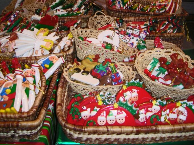 New York City: Christmas Markets and Lights Walking Tour - Language Options
