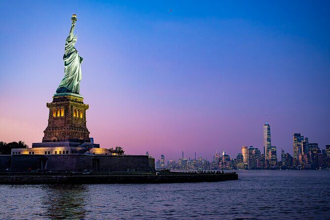 New York City Dinner Cruise on Luxury Yacht with Live Music - An Inside Look at the Experience