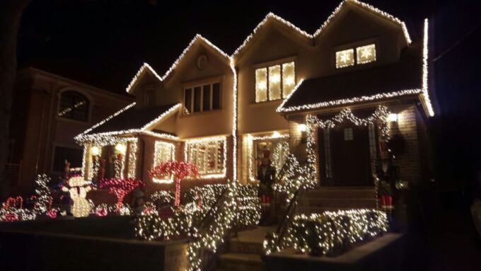 New York City: Dyker Heights Christmas Lights Tour - History of the Christmas Tradition
