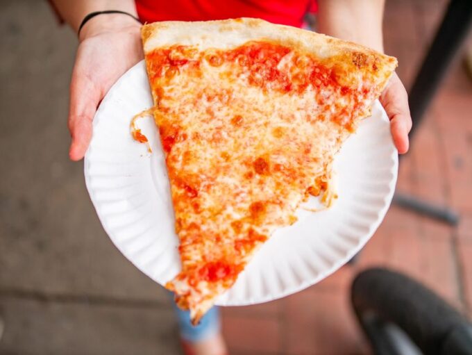New York City: Half-Day Pizza Bus Tour - Inclusions and Amenities