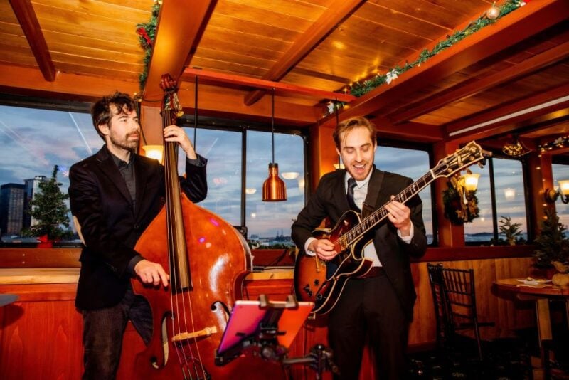 New York City: Holiday Jazz Classic Motor Yacht Cruise - Meeting Point and Check-in