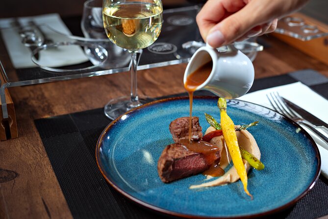 New York City Luxury 6-course Dinner Bus Tour - Traveler Participation