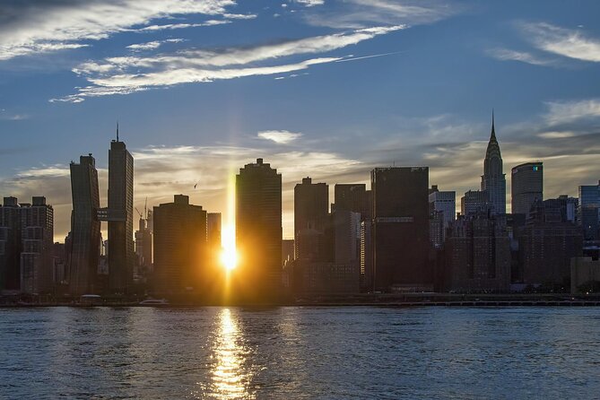 New York City: Night Skyline Cruise With Cash Bar - Onboard Experience