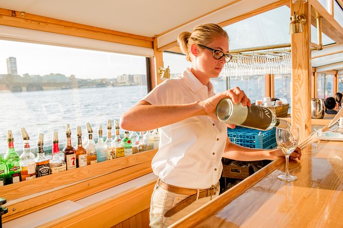 New York City Sunset Cruise on a Yacht - Yacht Highlights and Features
