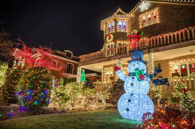 New York: Dyker Heights Christmas Lights Guided Walking Tour - Key Points