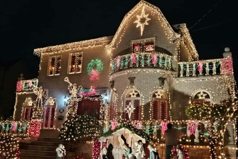 New York: Dyker Heights Christmas Lights Guided Walking Tour - An In-Depth Look at the Dyker Heights Christmas Lights Guided Tour