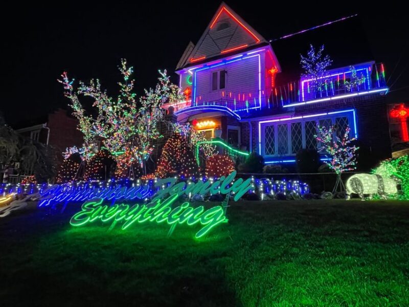New York: French Magical Christmas Lights Tour in Brooklyn - Tour Highlights