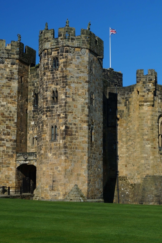Newcastle: Alnwick and Warkworth Castle Guided Tour - Alnwick Castle Visit