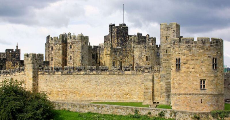 Newcastle: Alnwick and Warkworth Castle Guided Tour - Wars of the Roses