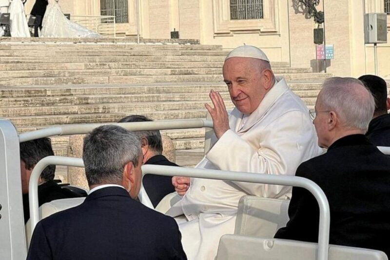 Newlywed Couples Blessing During Pope Francis Audience - Transportation and Assistance Included