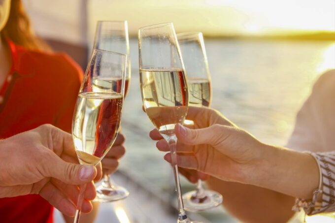 Newport Beach: Champagne and Brunch Buffet Cruise - Customer Ratings
