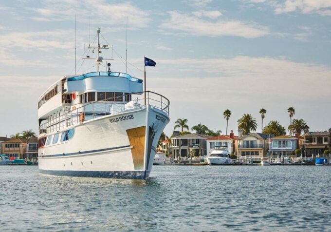 Newport Beach: Christmas Eve Buffet Brunch or Dinner Cruise - Inclusions