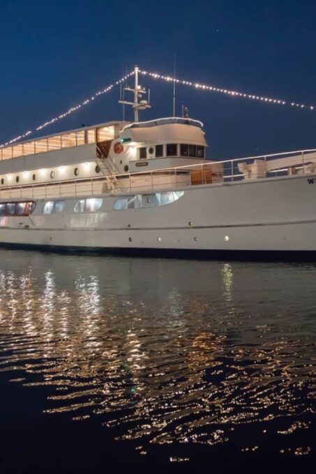 Newport Beach: Christmas Eve Buffet Brunch or Dinner Cruise - Accessing the Event