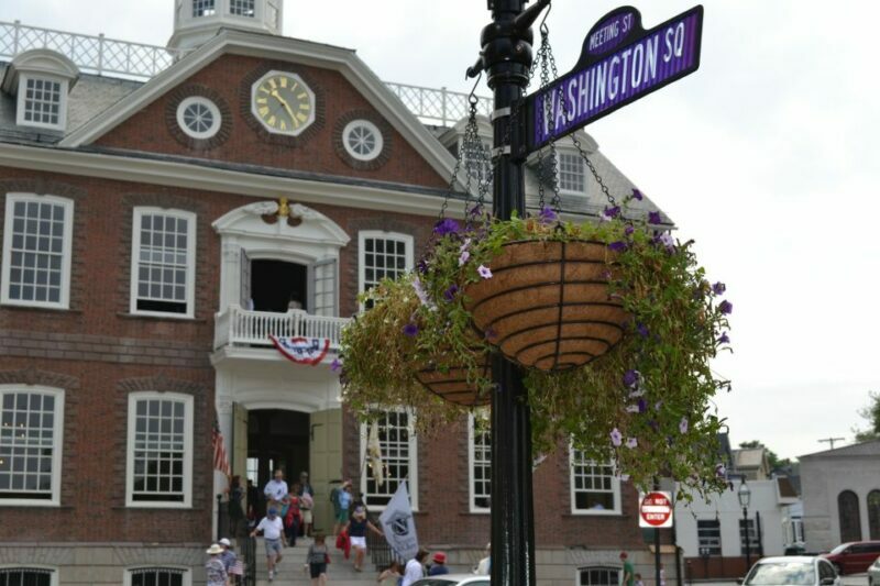 Newport: Colonial History Walking Tour with Museum Entry - The Guide: Knowledge and Delivery