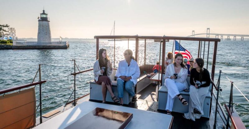 Newport: Yacht Sightseeing Cruise - Meeting Point and Check-in
